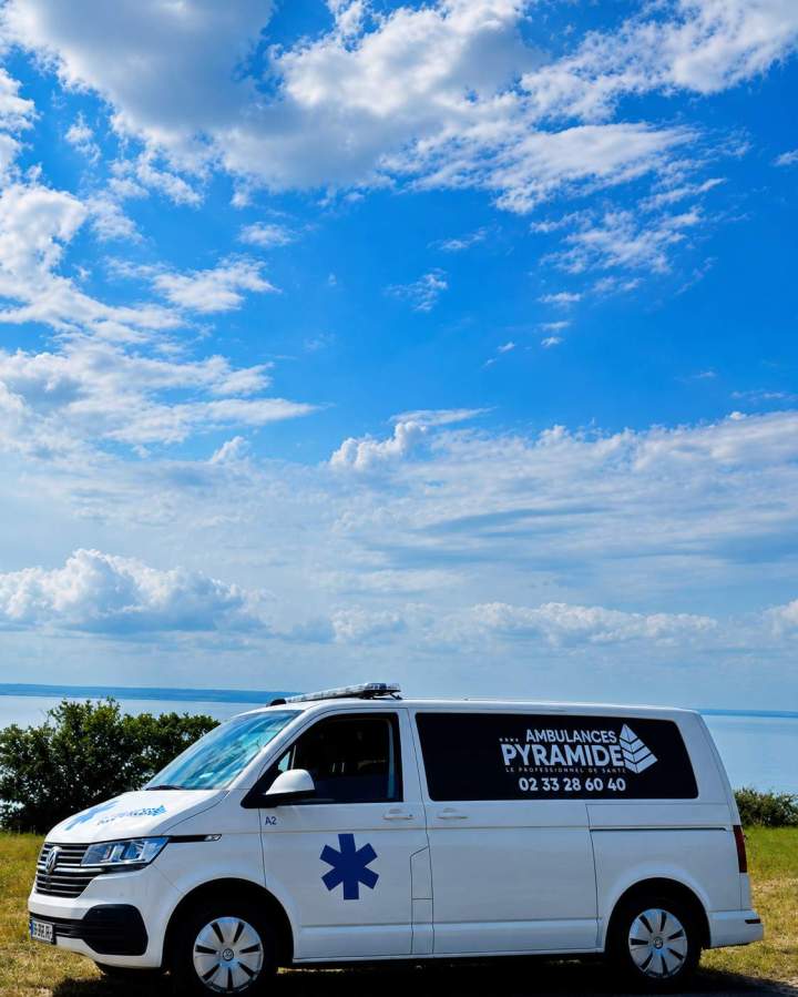 Pourquoi choisir une ambulance professionnelle plutôt qu’un simple véhicule de transport sanitaire ? Alençon